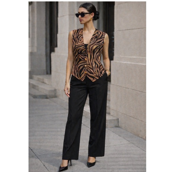 THREE FLAGGS CALIFORNIA Jackets & Blazers - Vintage Ladies Animal Print Sleeveless Vest‎ Blazer Button Front READ for Size